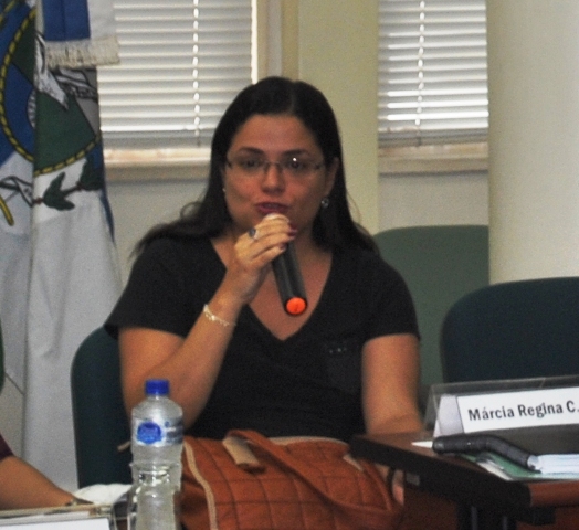A Profª Márcia Regina Castro Barroso é cientista social, doutoranda em Sociologia pela Universidade Federal do Rio de Janeiro (UFRJ) e servidora estadual. 